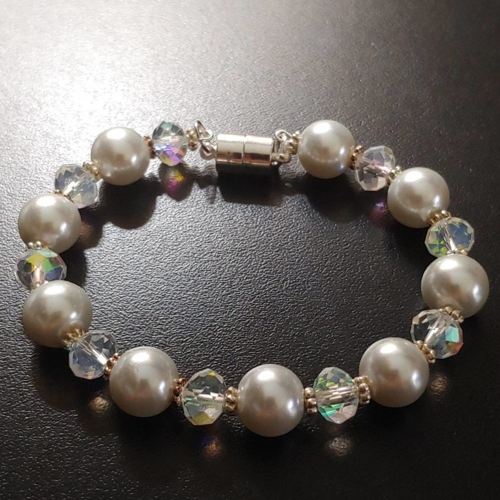 White faux pearl & iridescent glass crystal bracelet